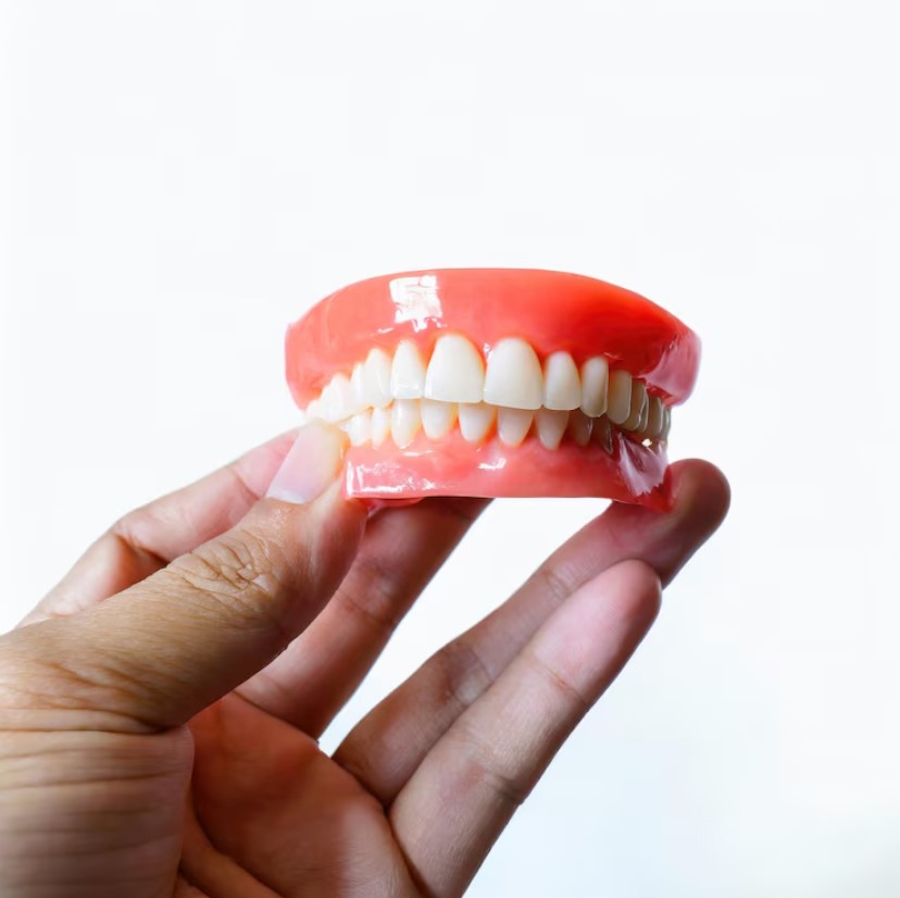 Prótesis Dentales Removibles en Cartagena: Recupera Tu Sonrisa con Comodidad y Confianza