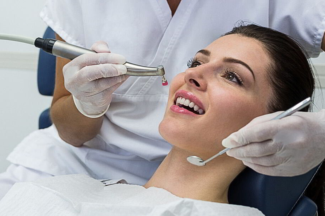 Limpieza Dental Profesional en Cartagena: Mantén tu Salud Bucal en Óptimas Condiciones